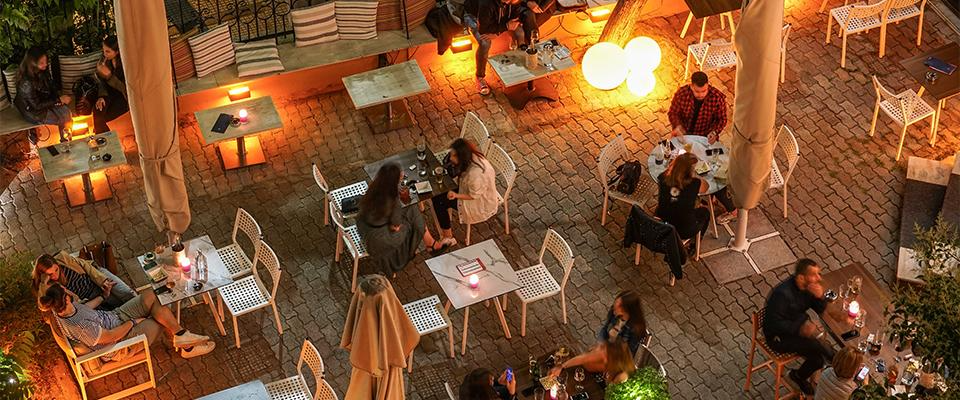 Menu banner target market